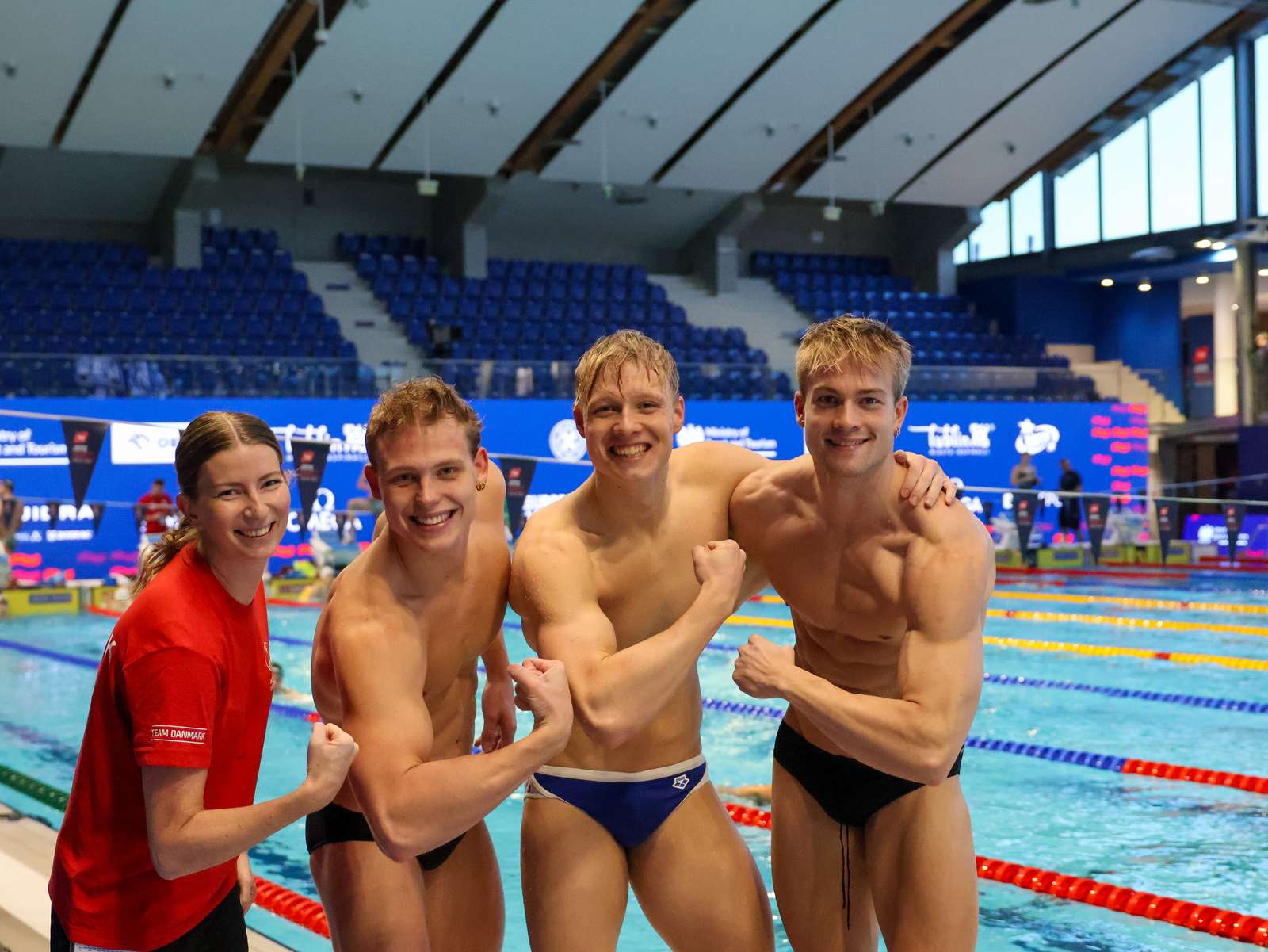 AGF ved EM i svømning. Fra venstre Cheftræner Line Petersen, Elias Elsgaard, Jonas Gaur og Malthe Lindeblad
